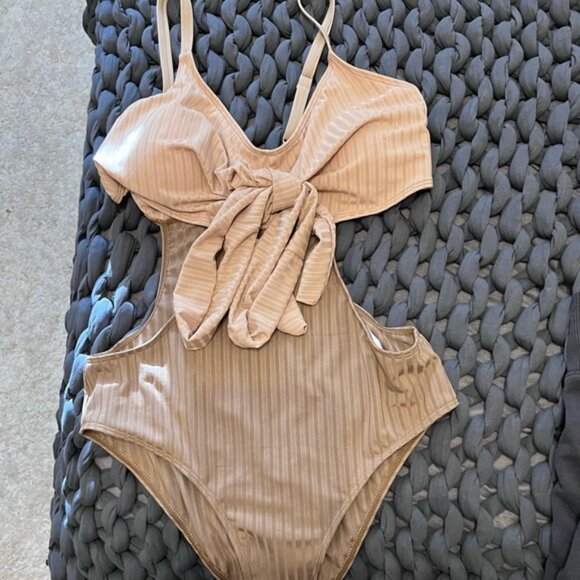 Shein Sz L one piece with cutouts - Picture 1 of 1